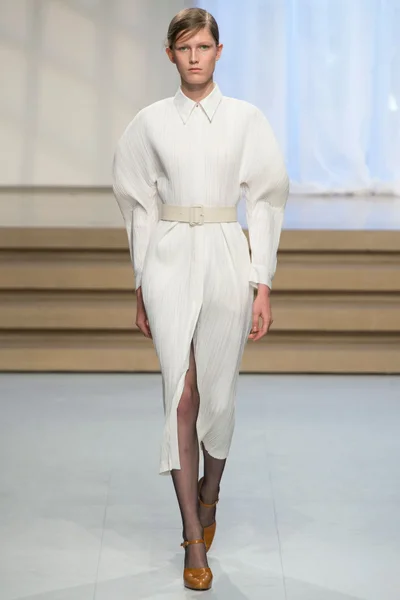 Look 11